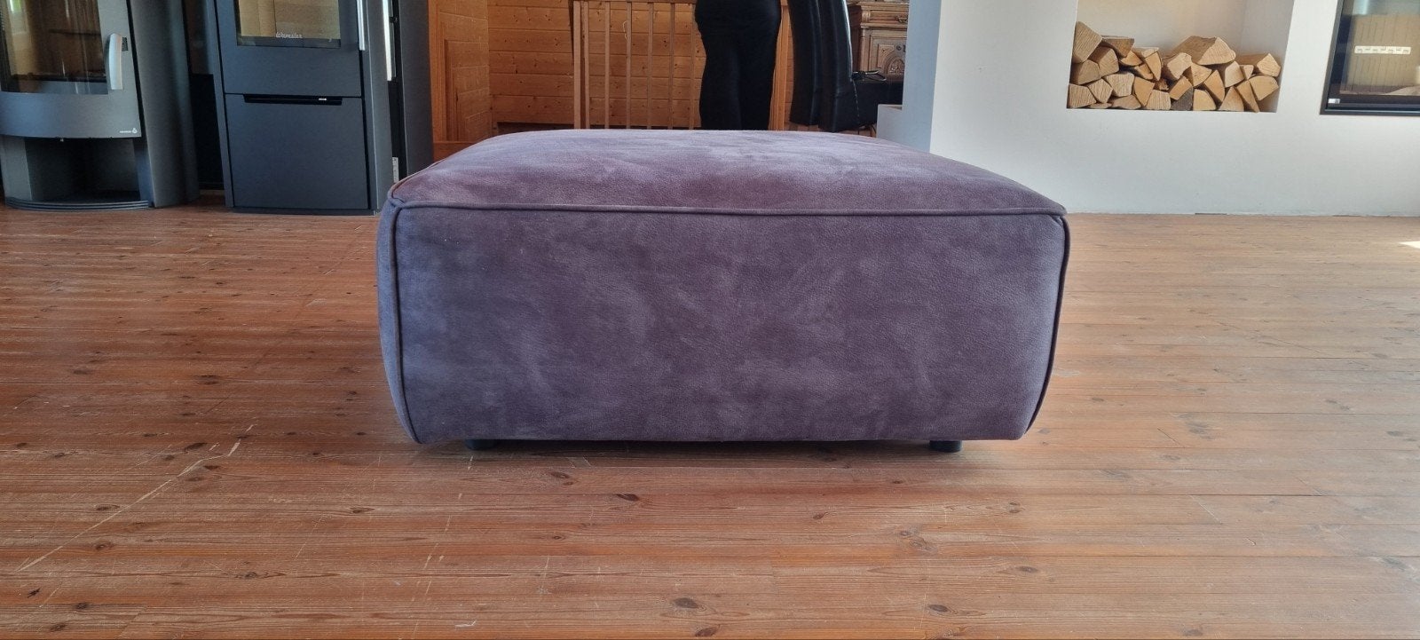 Comfortabele grijze poef - Zo goed als nieuw, Ophalen, Modern, Klassiek, Vierkant, 75 tot 100 cm