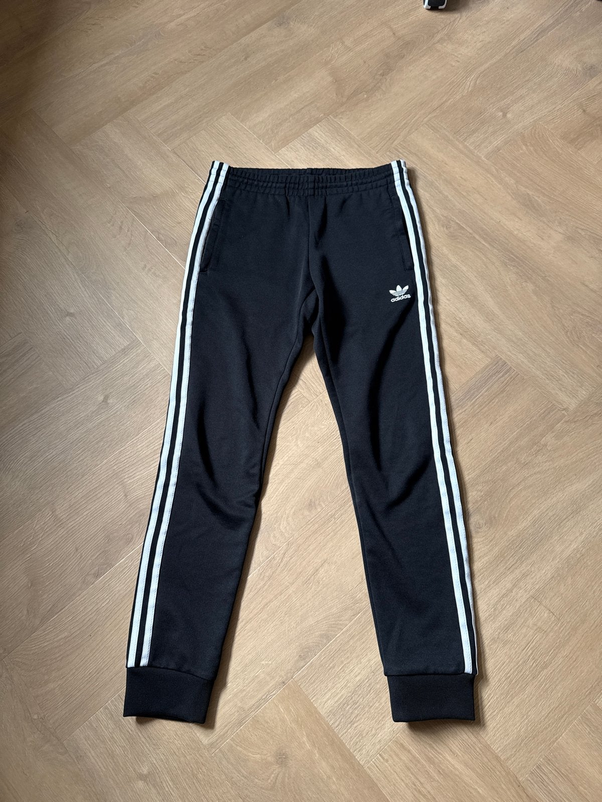 Adidas trainingsbroek zwart maat XS, Kleding | Dames, Sportkleding, Verzenden, Zwart, Overige typen, Maat 34 (XS) of kleiner