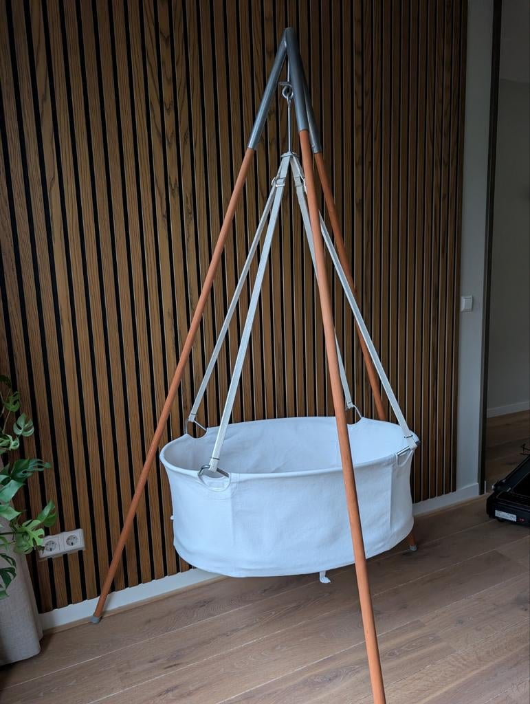 Leander baby wieg inclusief driepoot als nieuw, Kinderen en Baby's, Babywiegjes en Ledikanten, Ophalen, Zo goed als nieuw, Wieg
