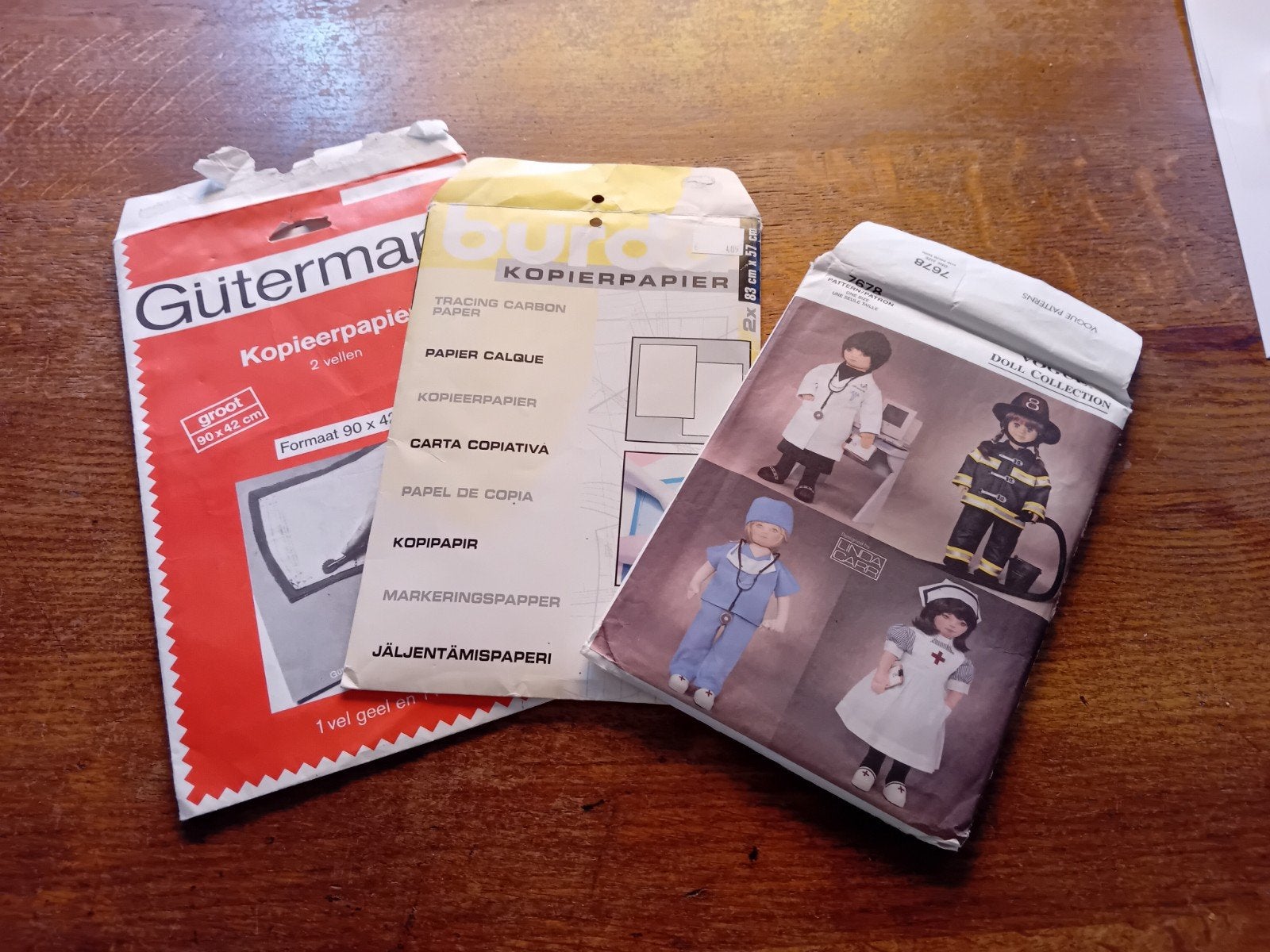 vintage Naaipatronen en kopieerpapier voor poppenkleding, Hobby en Vrije tijd, Kledingpatronen, Kind, Overige typen, Gebruikt