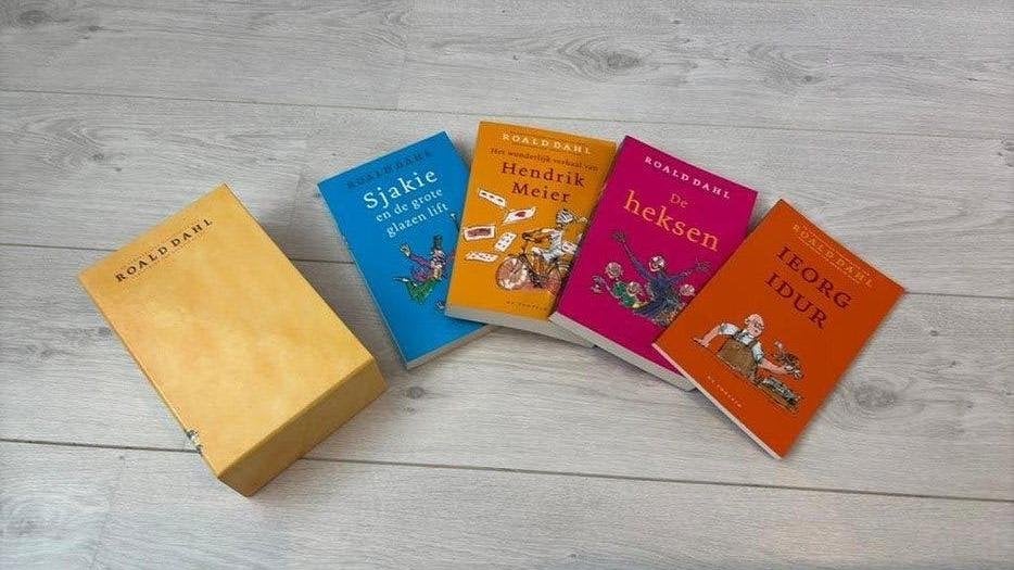 4x Roald Dahl in bijpassende houder, Boeken, Kinderboeken | Jeugd | onder 10 jaar, Ophalen of Verzenden, Zo goed als nieuw, Roald Dahl.