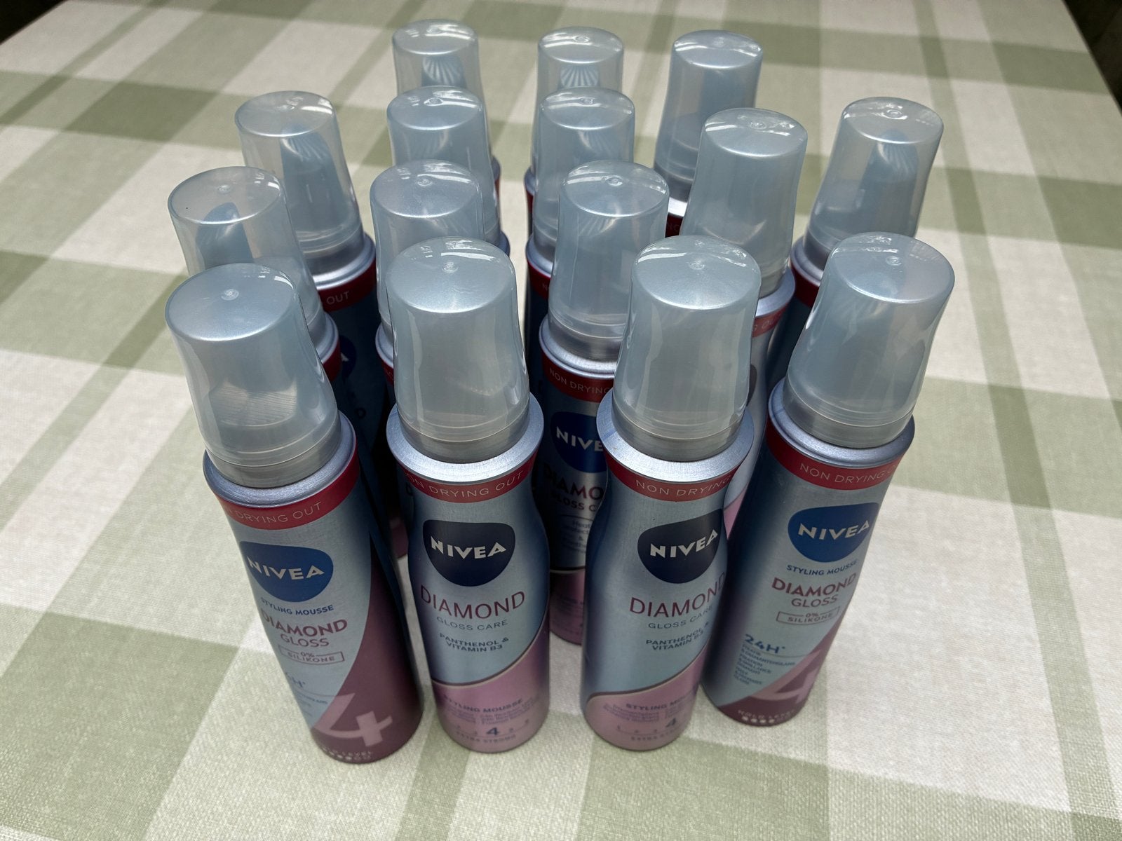 Nivea Diamond Gloss Styling Mousse - 15 stuks, Ophalen of Verzenden, Nieuw, Gel, Wax, Haarlak of Mousse