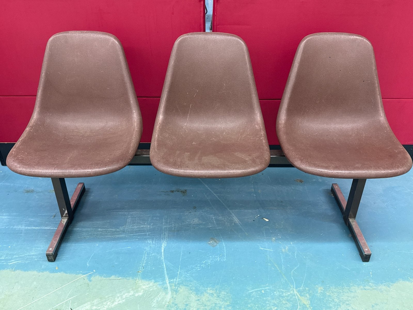 Vintage Bruine sport Wachtkamerstoelen - Set van 3, Ophalen, Kunststof, Gebruikt, Drie