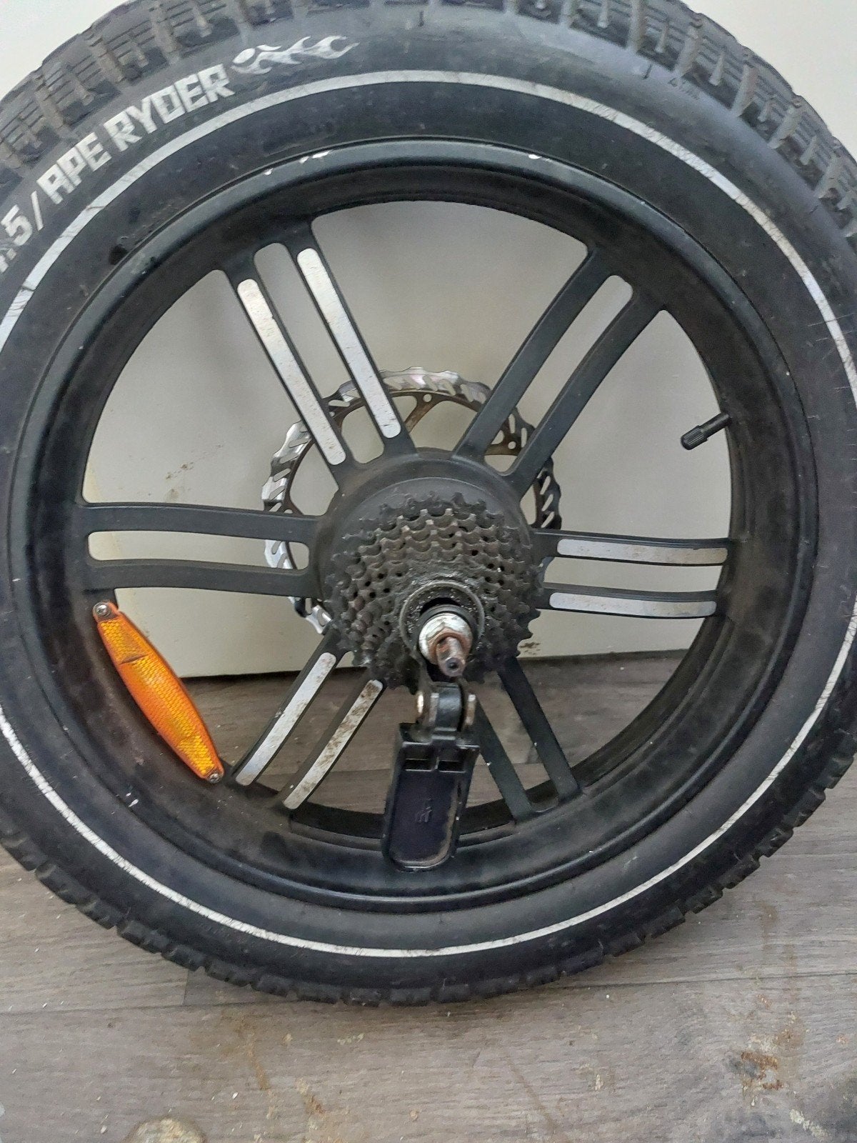 Wiel met band en werkende motor, eventueel met voorwiel, Ophalen of Verzenden