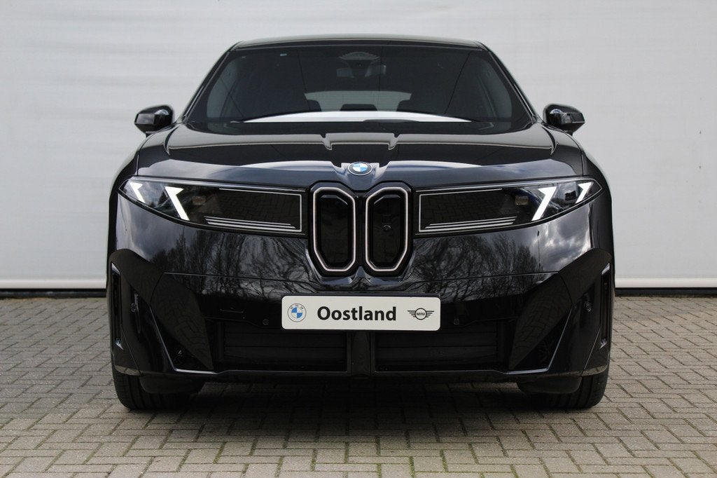 BMW iX3 50 xDrive M Sport / Panoramadak / Trekhaak / Sportst, Auto's, BMW, Automaat, Zwart, Met garantie (alle), 2260 kg