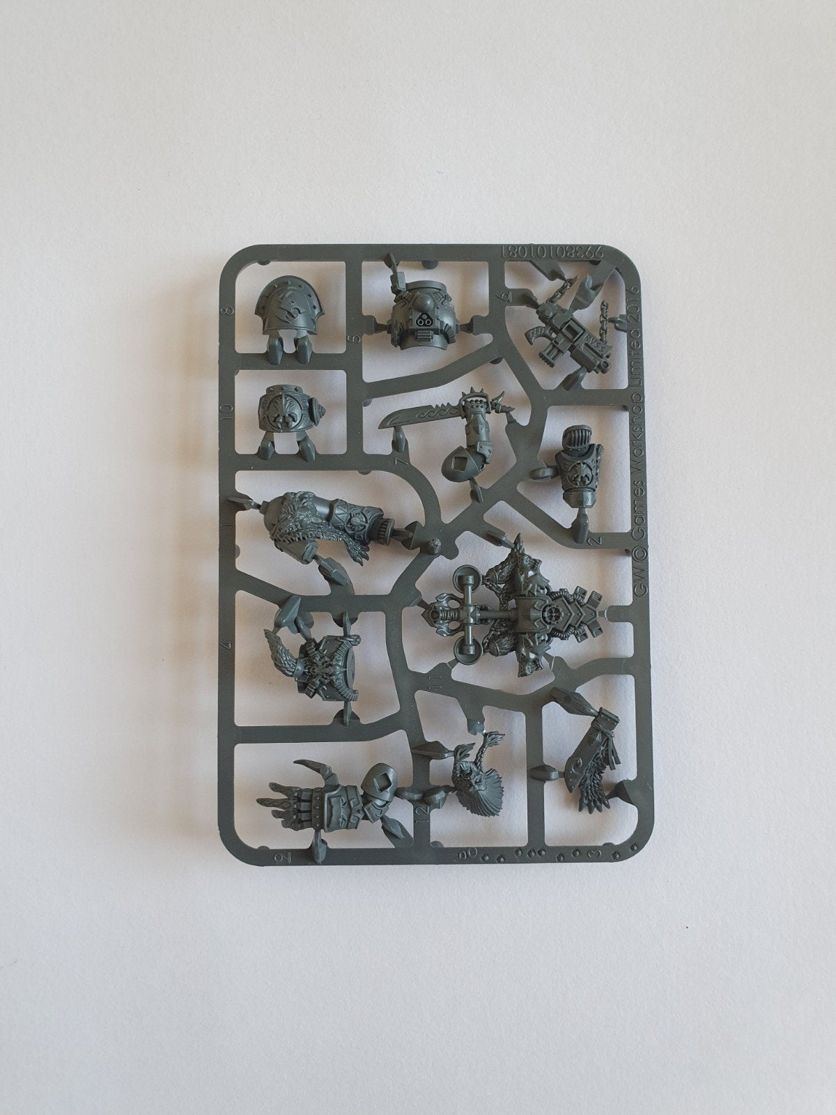 Geigor Fell-Hand Space Wolves – Horus Heresy – Op Sprue, Ophalen of Verzenden, Nieuw, Warhammer 40000, Figuurtje(s)
