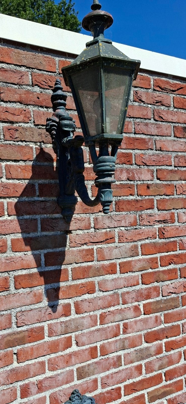 Antieke gietijzeren buitenlamp - Wandlamp, Ophalen of Verzenden