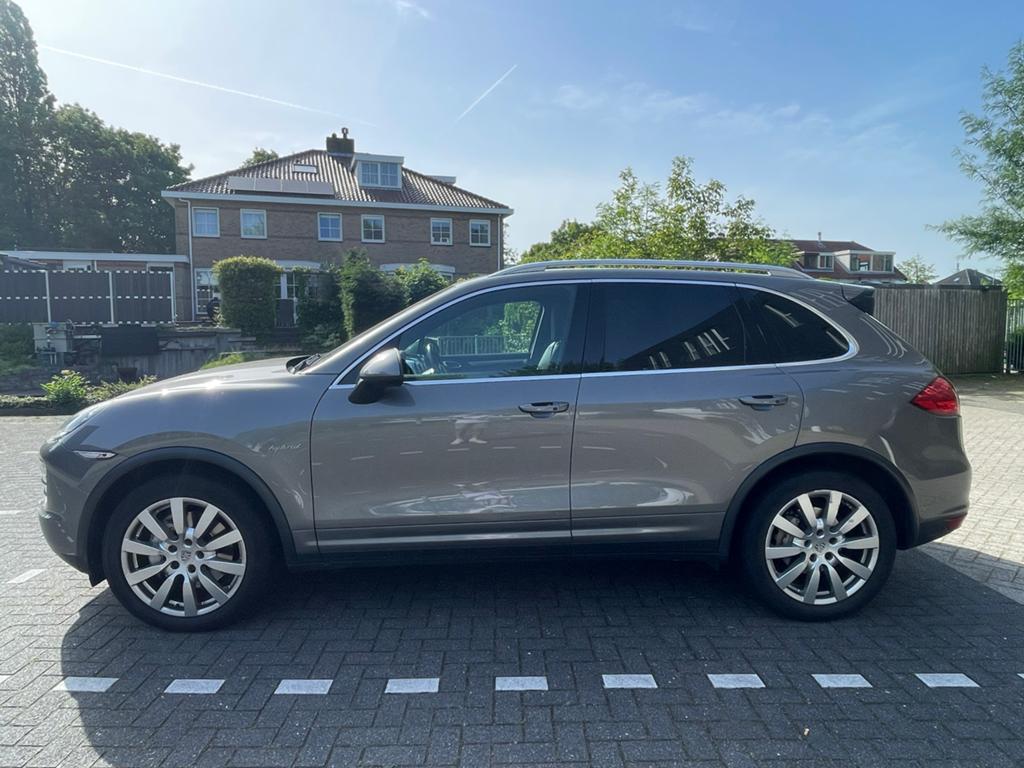 Porsche Cayenne 3.0 V6 380pk Hybrid Tiptronic S 2011 Grijs, Auto's, Porsche, Automaat, Cayenne, 2995 cc, Vierwielaandrijving