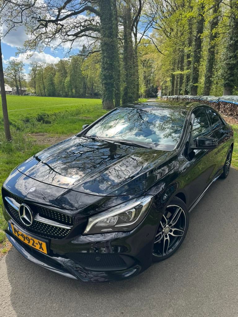 Mercedes-Benz CLA-Klasse 220d AMG | sfeerverlichting, Auto's, Mercedes-Benz, CLA, Zwart, 4 cilinders, Zwart