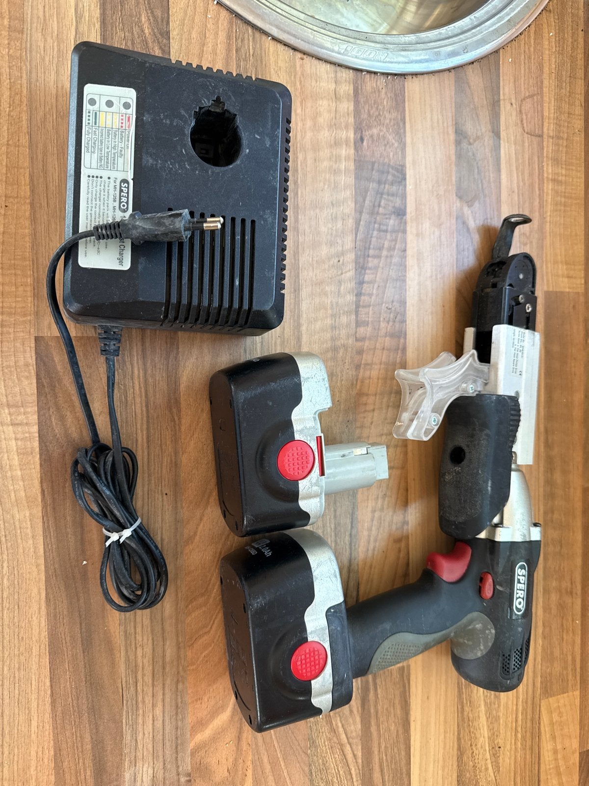 Spero Boor- en Schroefmachine met lader en 2 accu's, Ophalen of Verzenden, Gebruikt, Minder dan 400 watt, Boor- en Schroefmachine