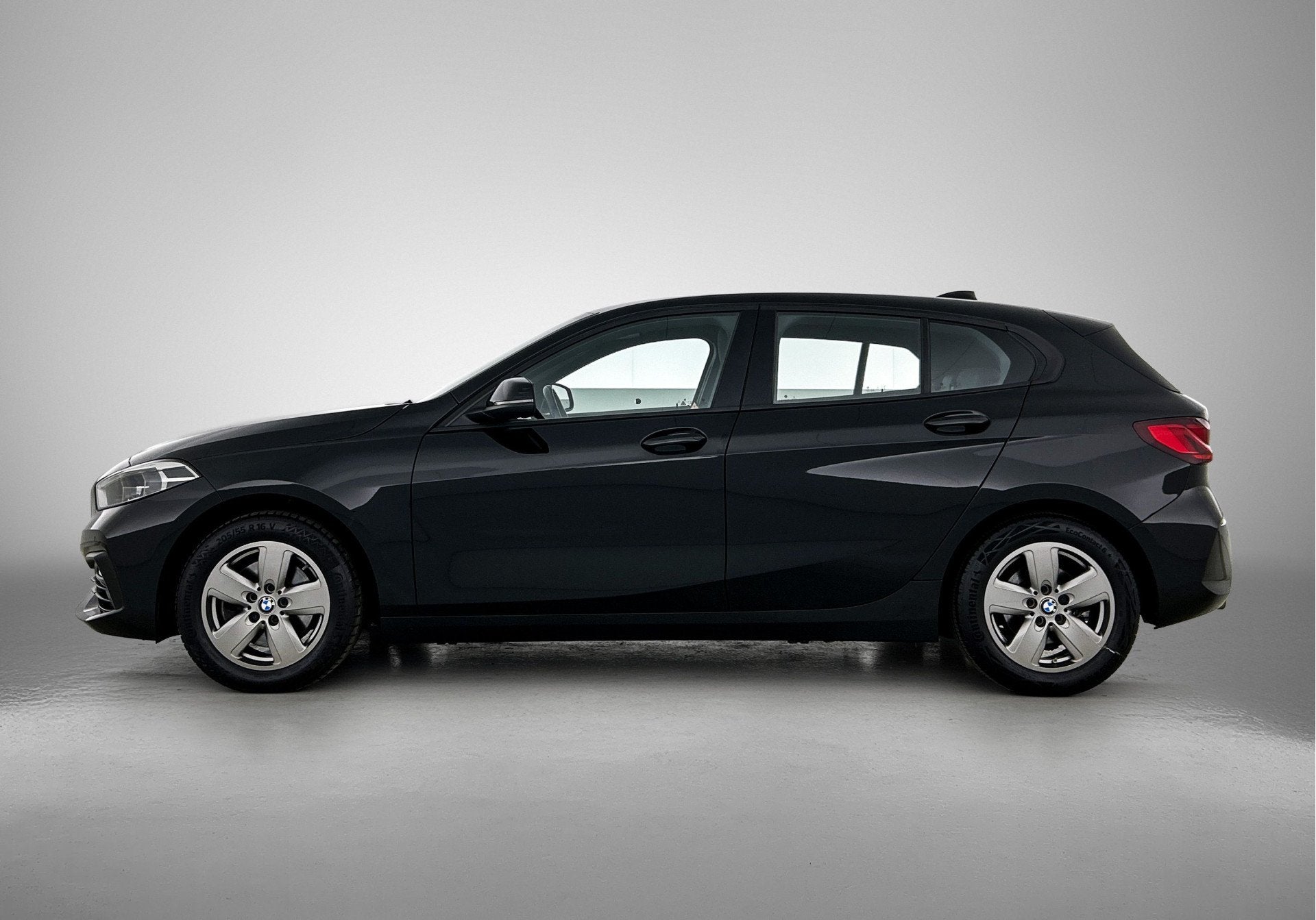 BMW 1-serie 118i Executive Edition | Trekhaak | Virtual Cock, 12 maanden, Stof, Gebruikt, Zwart