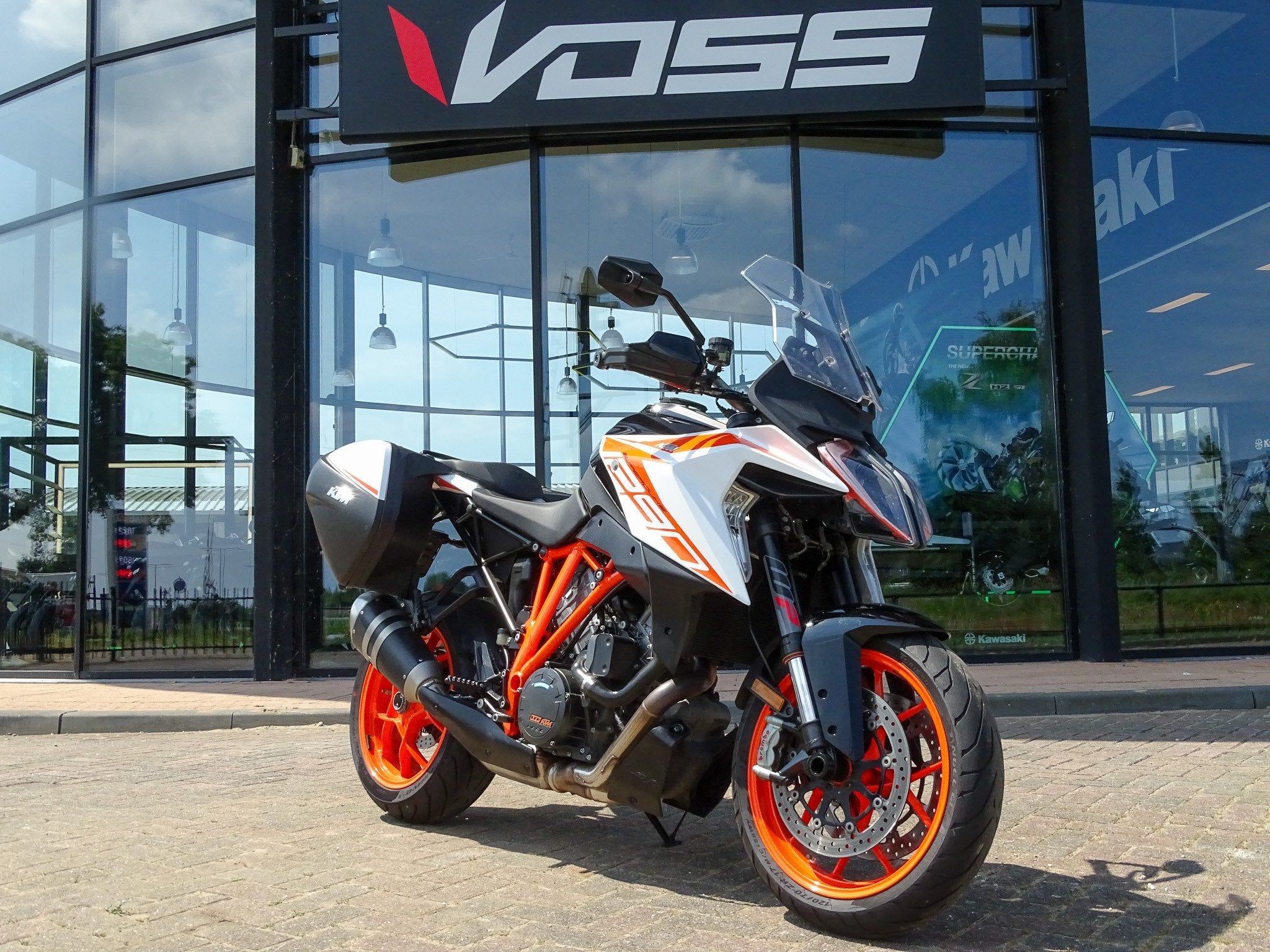 KTM 1290 SUPER DUKE GT (bj 2021), Sport, KTM SPORTMOTORCYCLE NEDERLAND, Achterbroek 11 - unit 8
6596 MP  Milsbeek, NL, Wessel.peters@ktm.com