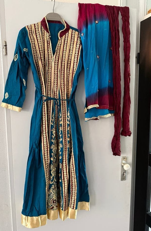 Punjabi tamil hindi dress blauw M broek sjaal goud beige, Kleding | Dames, Maat 38/40 (M), Overige typen, Blauw, Ophalen of Verzenden