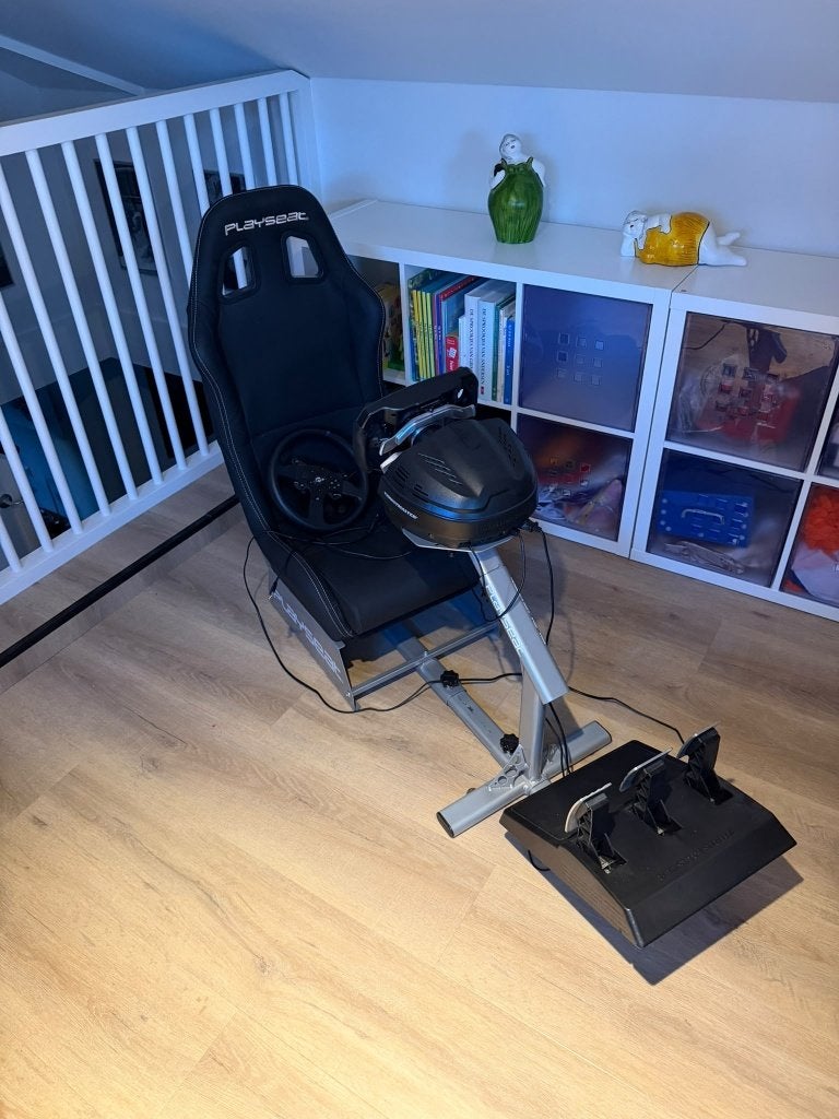 Complete Simrace set, Thrustmaster + Playseat, Ophalen, Racestuur, Force feedback, Zo goed als nieuw