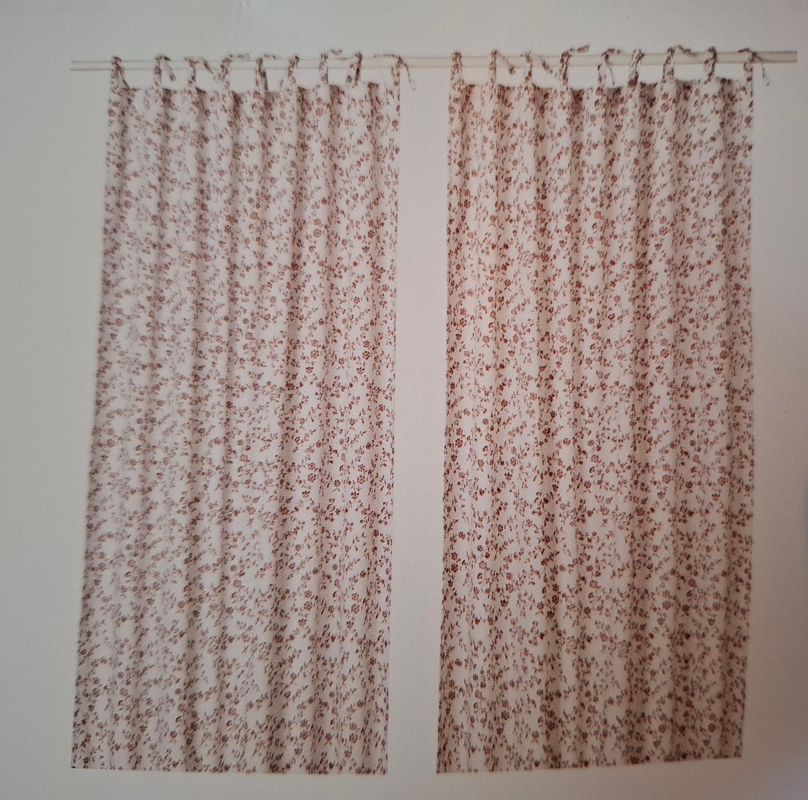 Gordijnen met bloemmotief en reststof, Huis en Inrichting, Stoffering | Gordijnen en Lamellen, Ophalen