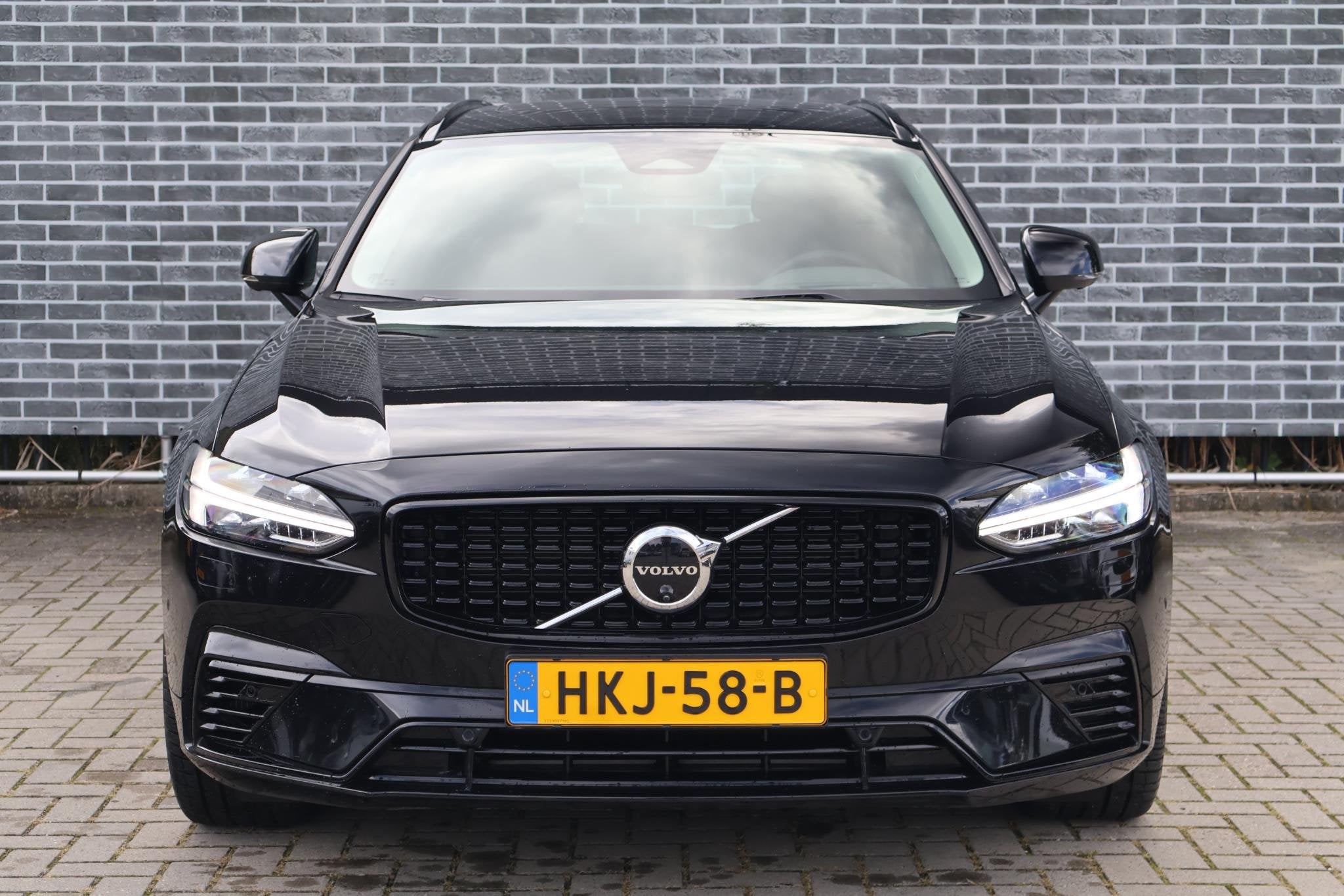 Volvo V90 2.0 T8 Plug-in Hybrid AWD Ultra Dark | PHEV Long R, Euro 6, 4 cilinders, 180 min, Zwart
