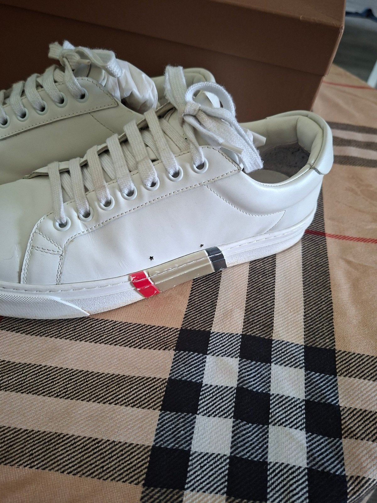 Burberry Low Top Trainers - Maat 40, Wit, Ophalen of Verzenden, Burberry, Sneakers of Gympen