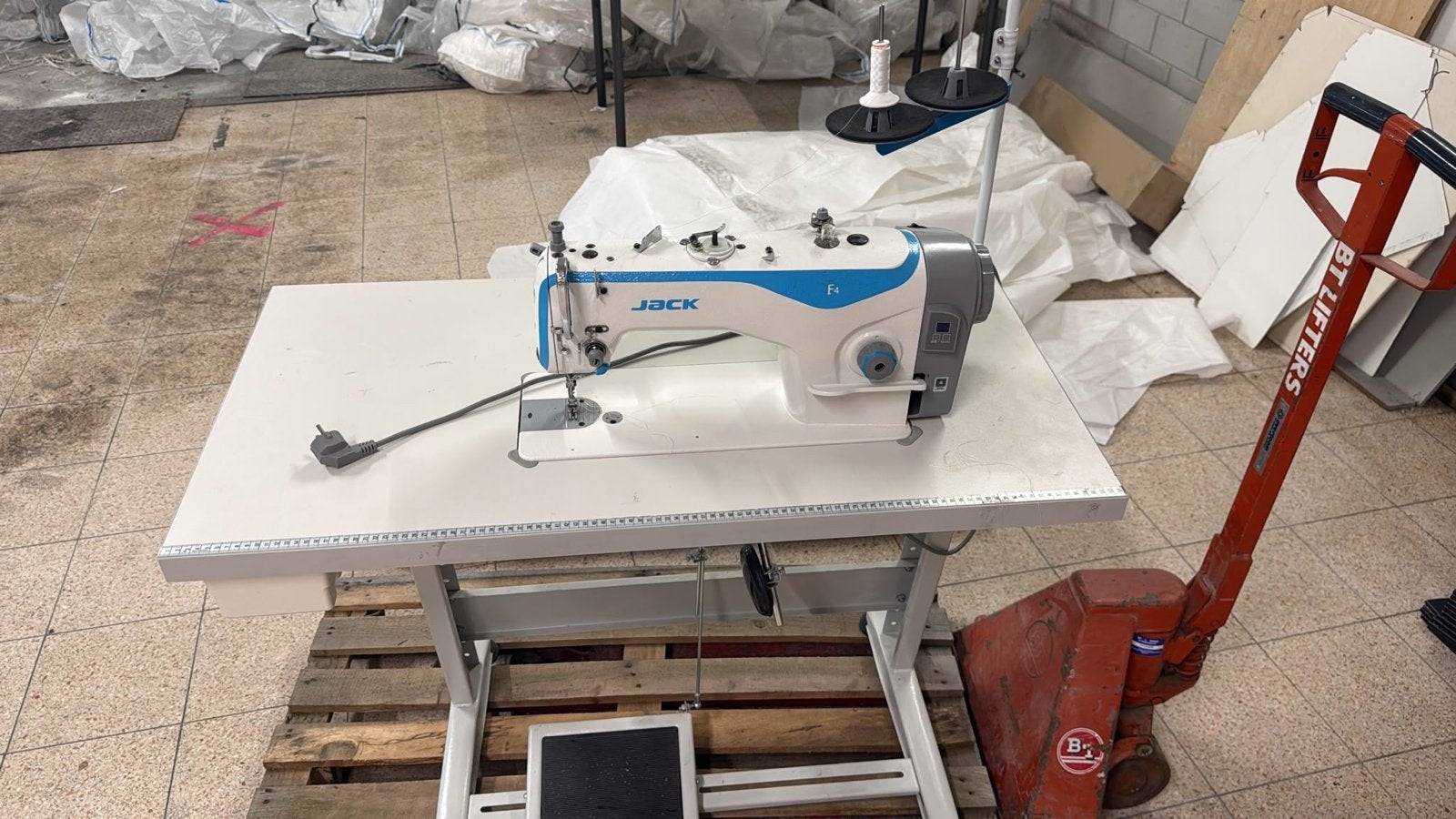 Jack F4 Industriële Naaimachine - Zo goed als nieuw, Industrieel, Ophalen, Overige merken, Naaimachine