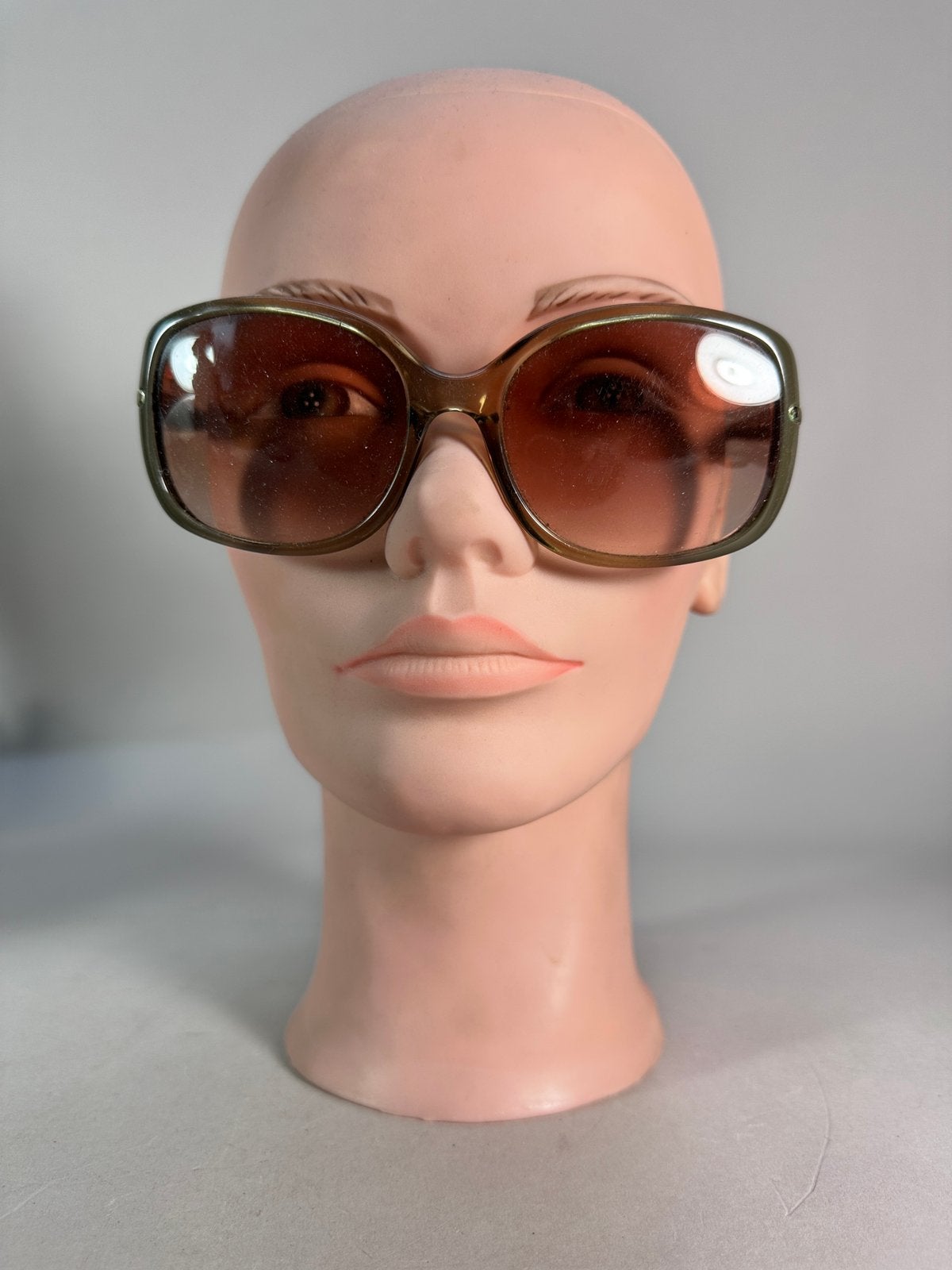 Vintage Prada zonnebril – Oversized damesmodel – Italy, Ophalen of Verzenden, Zo goed als nieuw, Bruin, Prada