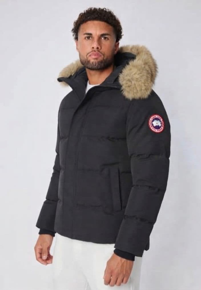 Foto 19 van Partij en losverkoop Parajumpers Mcmillan Moncler Burberry