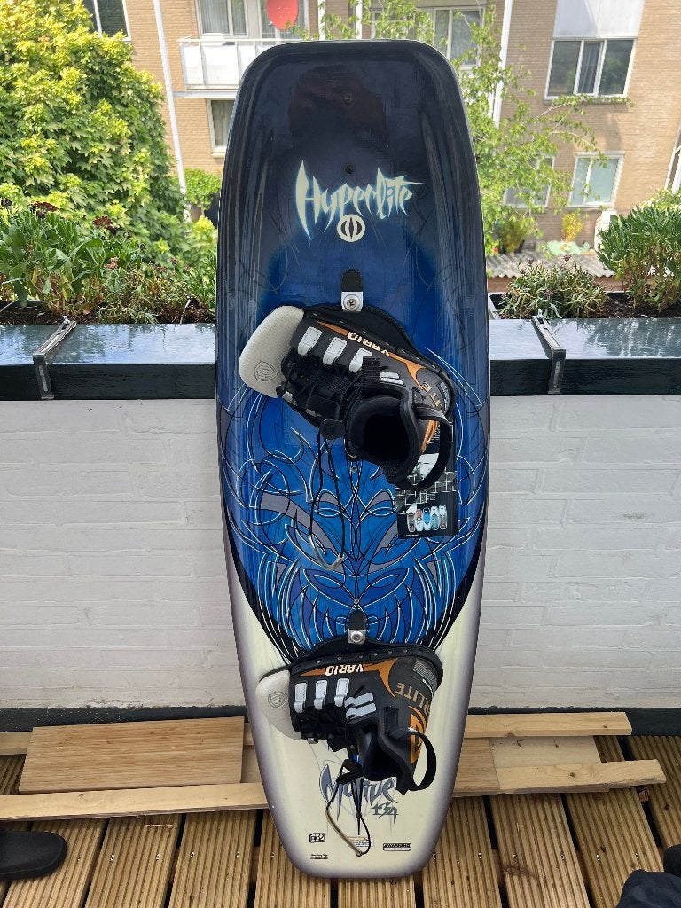 Hyperlite Biolite 2 134 cm inclusief bindingen, Watersport en Boten, Wakeboarden, Gebruikt, Board en Schoenen, Ophalen