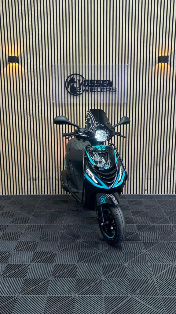 Piaggio Zip | Black & Turquoise Edition  | 401 km |, Fietsen en Brommers, Scooters | Piaggio, Zip, Ophalen of Verzenden, Zo goed als nieuw