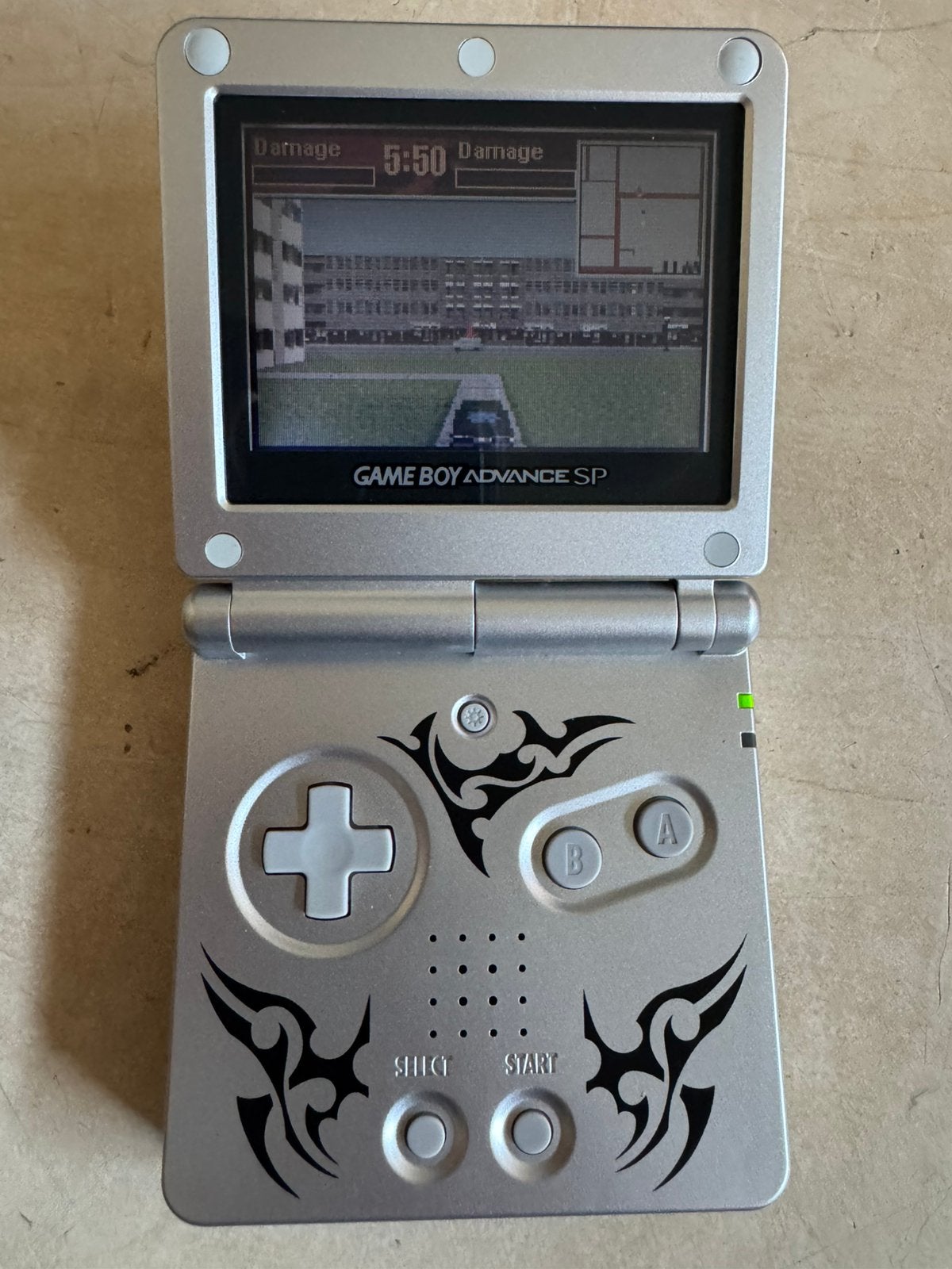 NINTENDO GAMEBOY ADVANCE SP TRIBAL EDITION MET SPEL, Ophalen of Verzenden, Zo goed als nieuw, Game Boy Advance SP