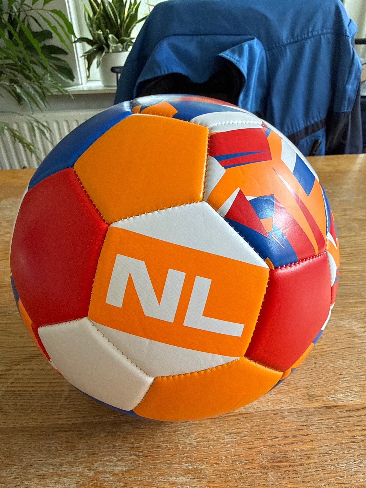 WK Oranje voetbal met 'NL' logo - Nieuw, Ophalen of Verzenden, Nieuw, Overige sporten, Overige typen