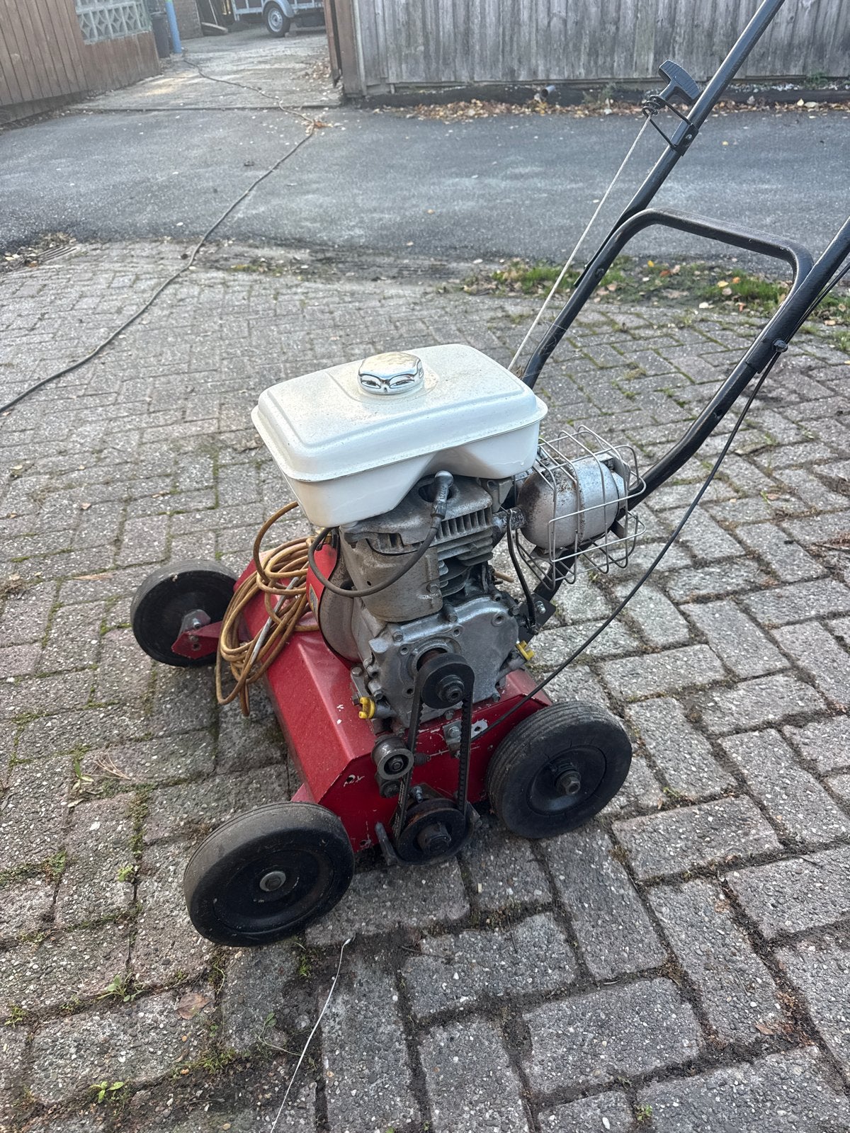 Gutbrod Superior Class Verticuteermachine met Honda G200 mot, Ophalen of Verzenden, Gebruikt, Benzine-grasmaaier
