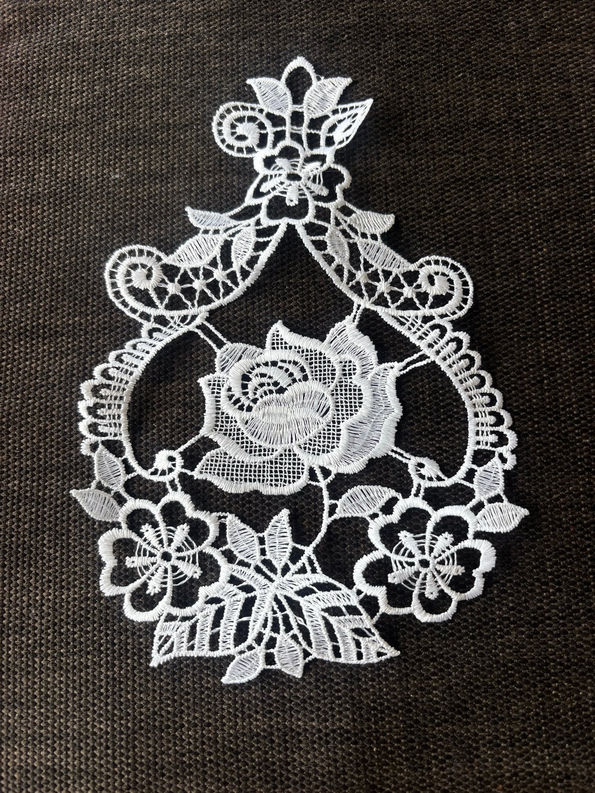 Plauener Spitze - Prachtige Witte Rozen Kant Applicatie, Handgemaakt, Textiel, Zo goed als nieuw, Overige merken
