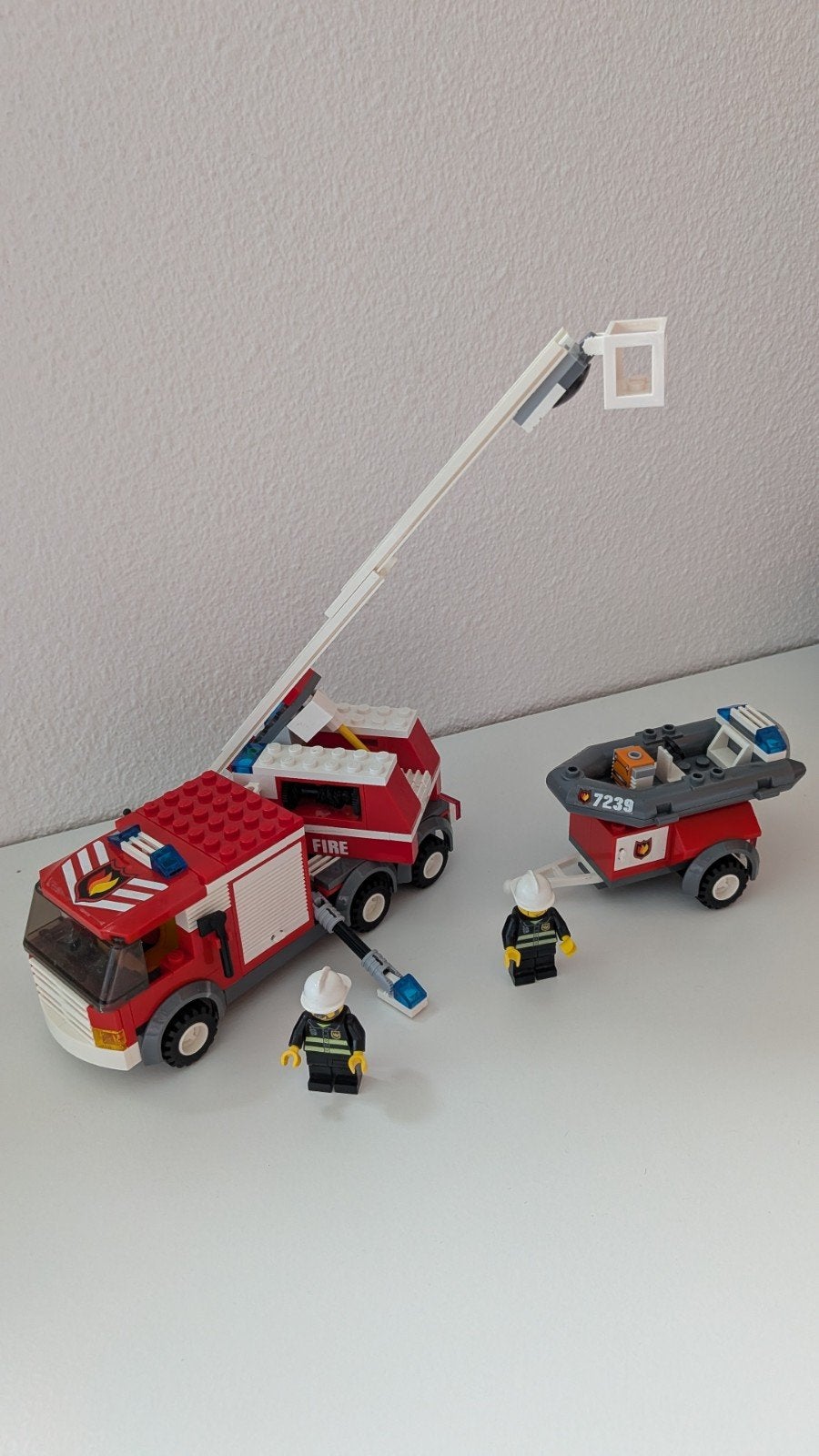 Lego City 7239 Brandweerwagen met boot en minifiguren, Ophalen of Verzenden