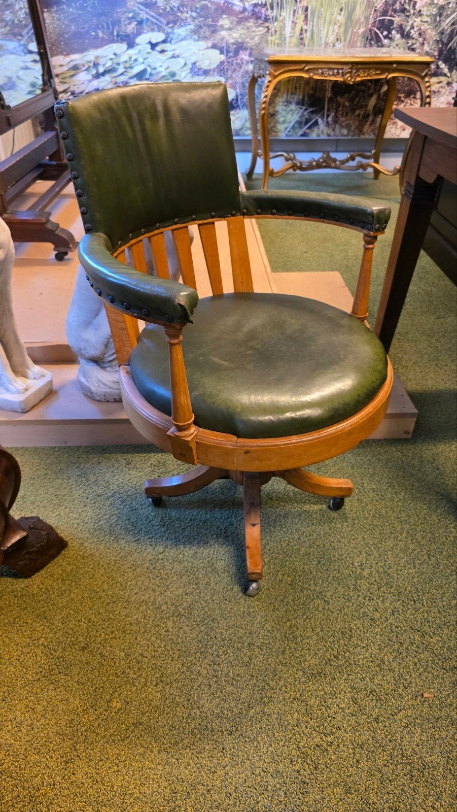 bureaustoel Engels groenledige bekleding, Ophalen