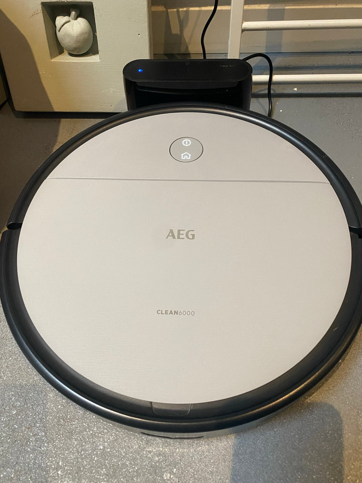 AEG CLEAN6000 Robotstofzuiger - Zo goed als nieuw, Witgoed en Apparatuur, Zo goed als nieuw, Robotstofzuiger, Reservoir, AEG