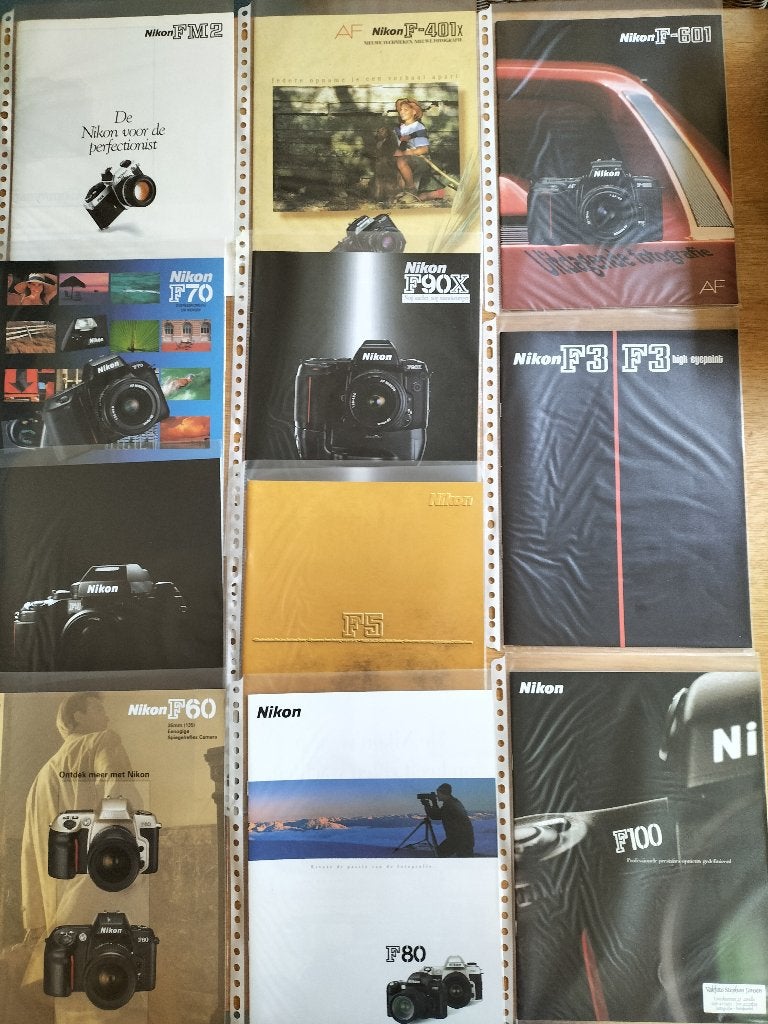 Nikon brochures, Ophalen of Verzenden, Zo goed als nieuw
