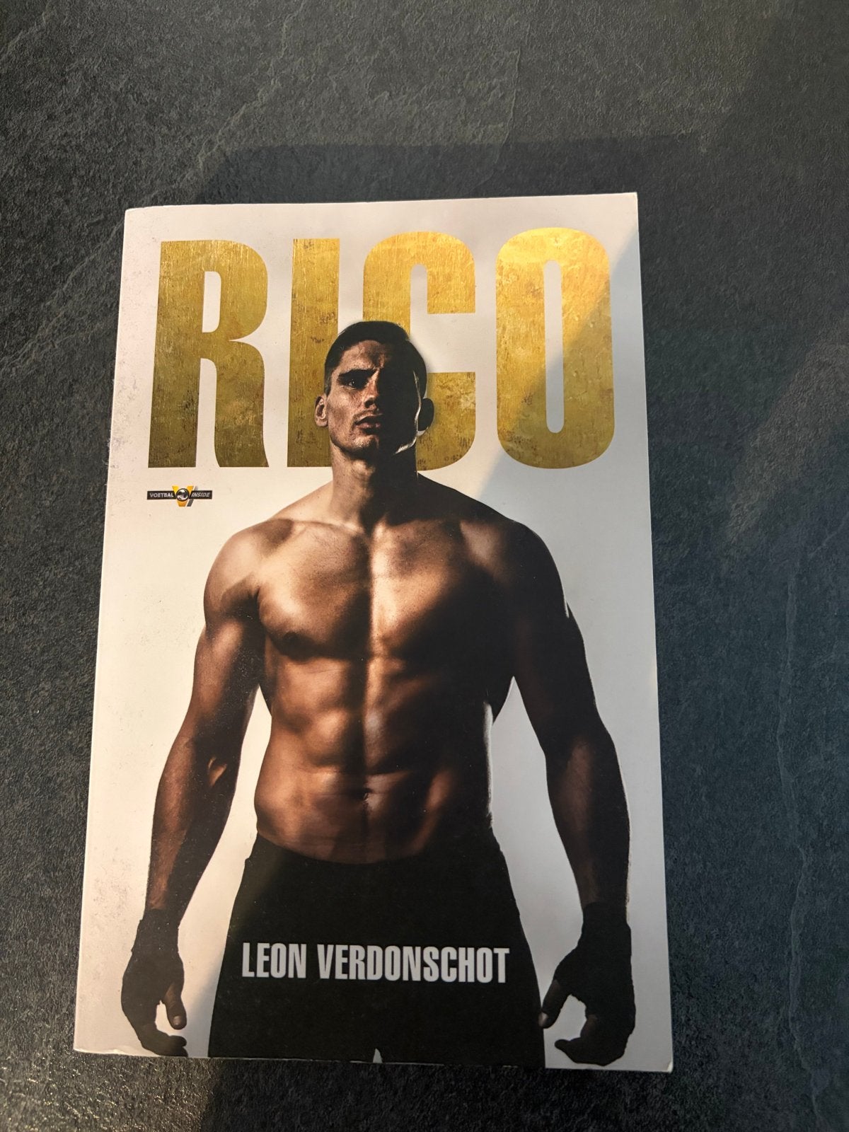 RICO - Het onthullende levensverhaal van Rico Verhoeven, Ophalen of Verzenden, Zo goed als nieuw, Sport