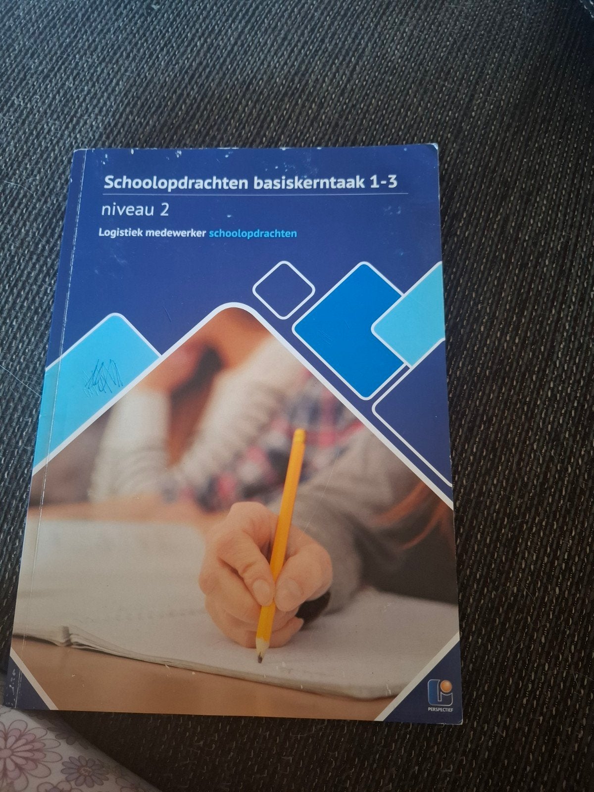 Schoolopdrachten Basiskern MBO Logistiek Medewerker Niveau 2, Boeken, Gelezen, Overige vakken, Ophalen of Verzenden, EduHintOVD