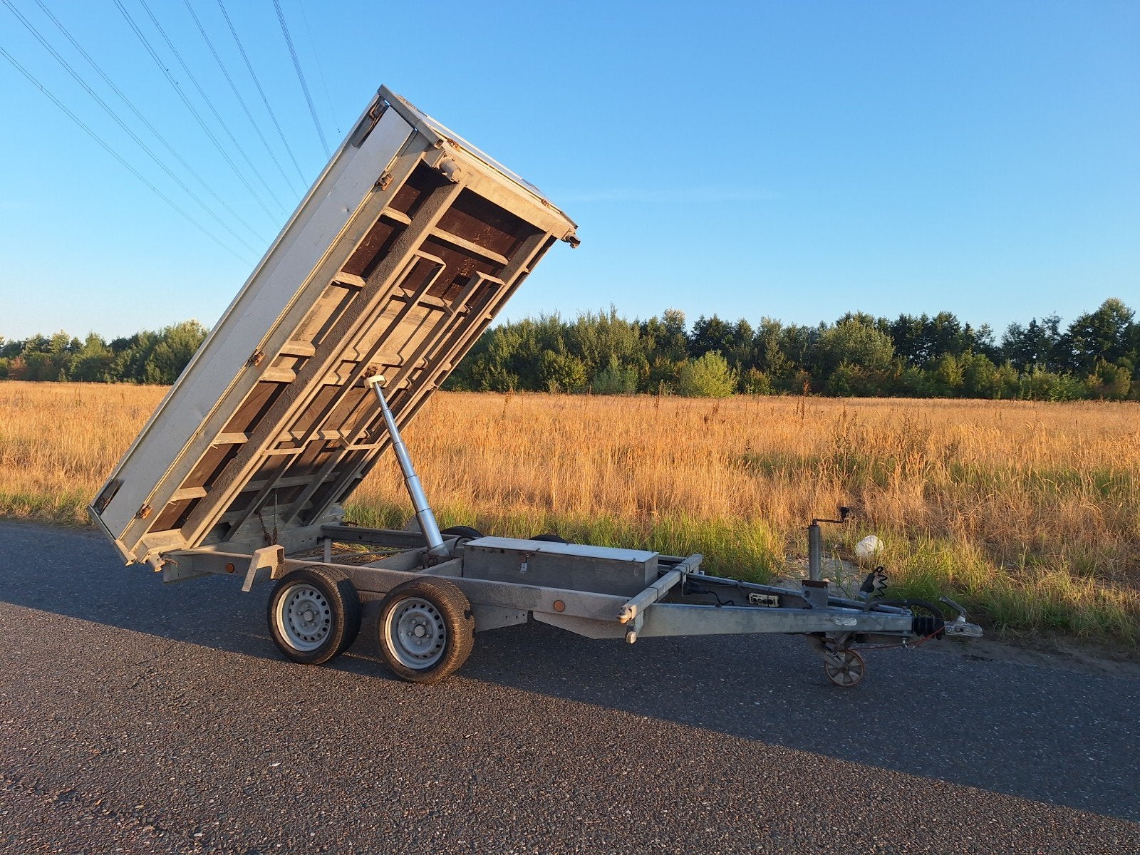 Henra 2700 kg  3 zijdige kipper, Ophalen