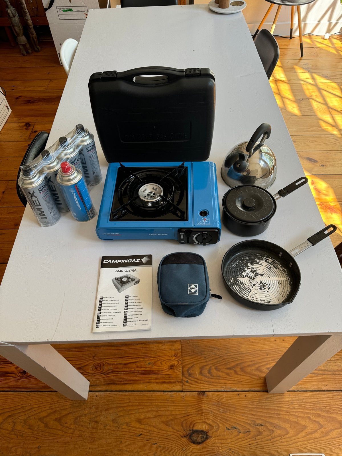 Camp Bistro 1-Pit Campinggaz + 5 gasflessen + accessoires, Ophalen, Gebruikt