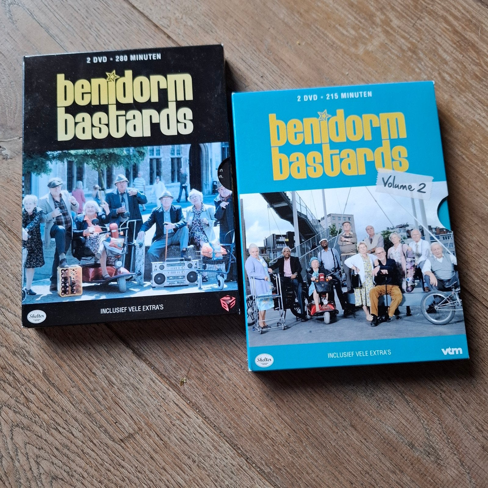 Benidorm Bastards Volume 1 & 2 DVD Boxset, Cd's en Dvd's, Bonusmateriaal, Nederlands, Seizoen 1, Zo goed als nieuw