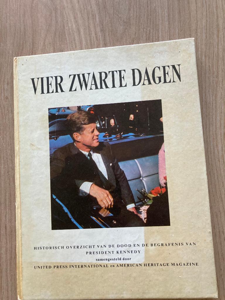 Boek President Kennedy, Ophalen of Verzenden, Gelezen, Noord-Amerika
