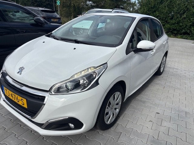 Peugeot 208 1.2 VTI  5 DEUREN AIRCO NAVI PDC 2018 Wit, Voorwielaandrijving, Stof, 1199 cc, Sound system