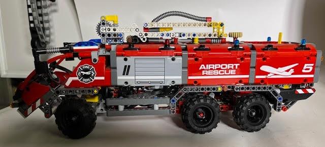 LEGO Technic 42068 Airport Rescue Vehicle met Handleiding, Ophalen, Gebruikt