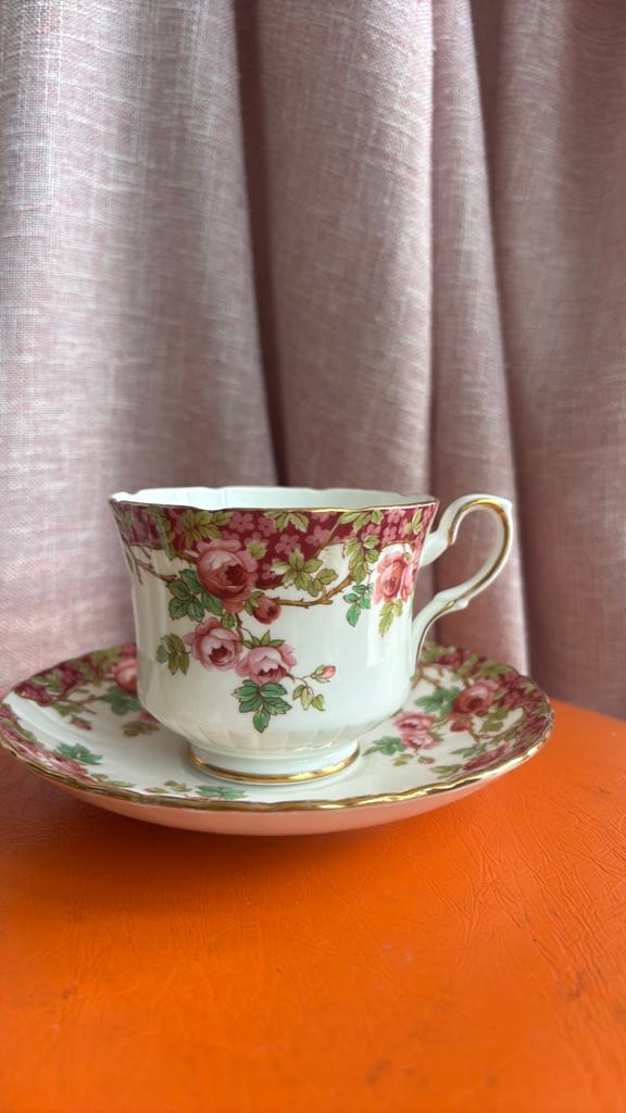 Kop met schotel Royal Stafford olde english garden, Ophalen of Verzenden