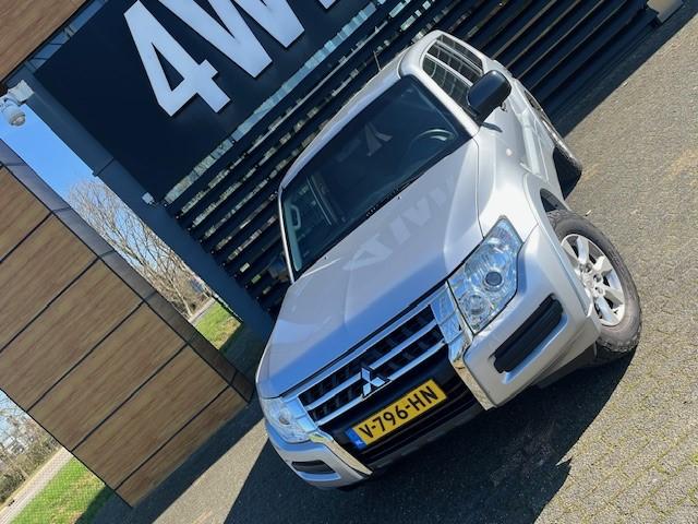 Mitsubishi Pajero 3.2 DI-D AUT 4WD EURO 6 LWB VAN CLIMA NAP, Auto's, Bestelauto's, Automaat, Gebruikt, Euro 6, 11 km/l