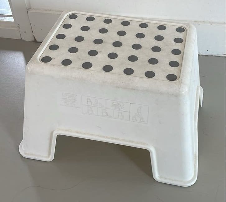 Witte kunststof opstapje met antislip IKEA, Ophalen of Verzenden, Gebruikt, Kunststof