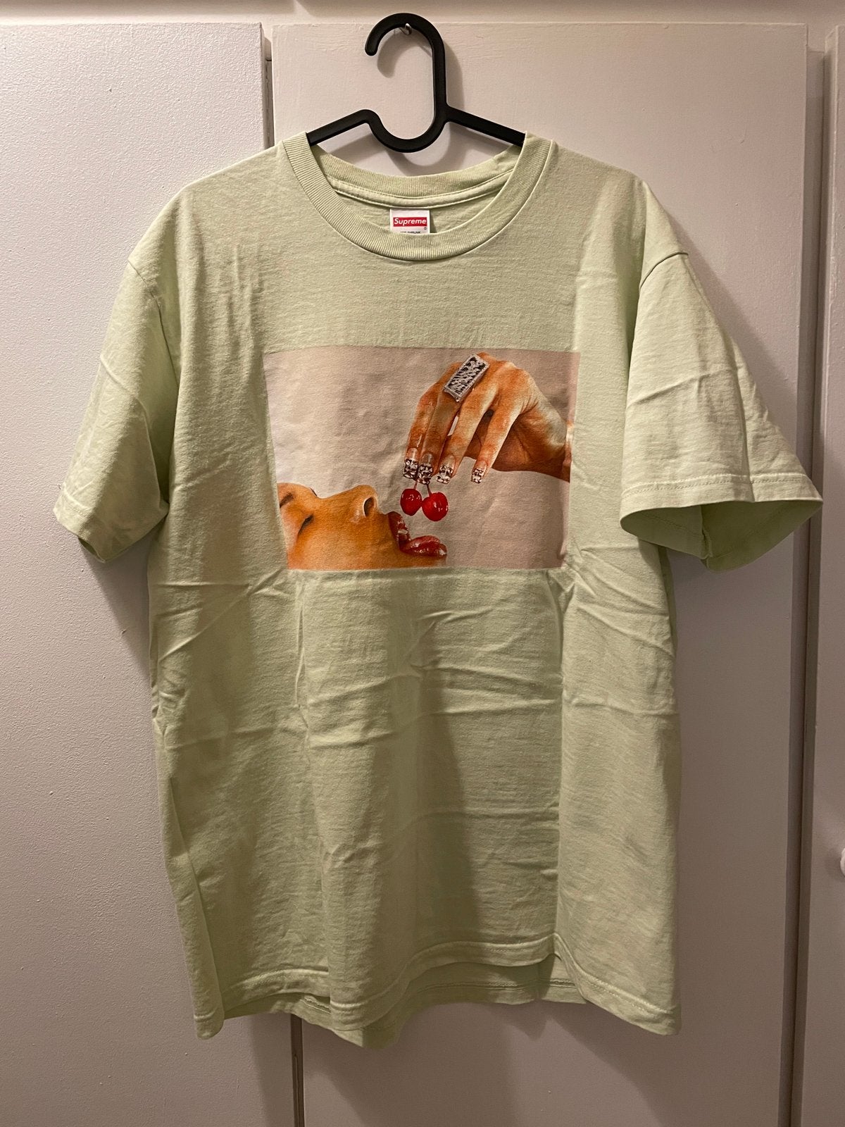 Supreme mint groene t-shirt (cherry) | M, Ophalen of Verzenden, Zo goed als nieuw, Maat 48/50 (M), Groen