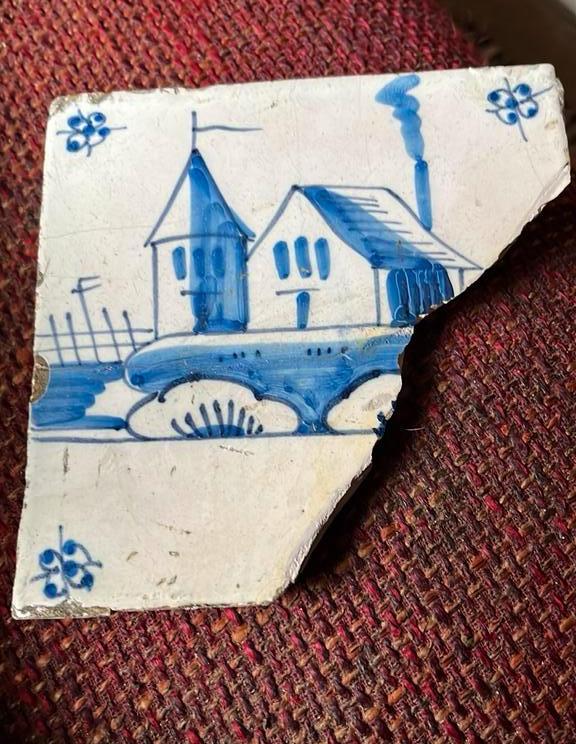 Bodemvondst…17e/ 18e eeuws …deel Tegel, Ophalen of Verzenden