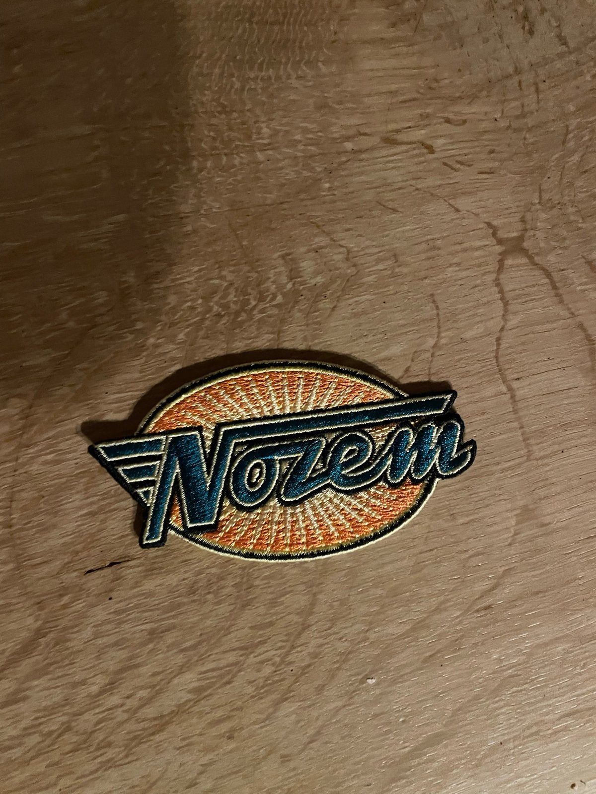 Strijk patch Nozem embleem, Hobby en Vrije tijd, Ophalen of Verzenden, Nieuw, Overige applicaties