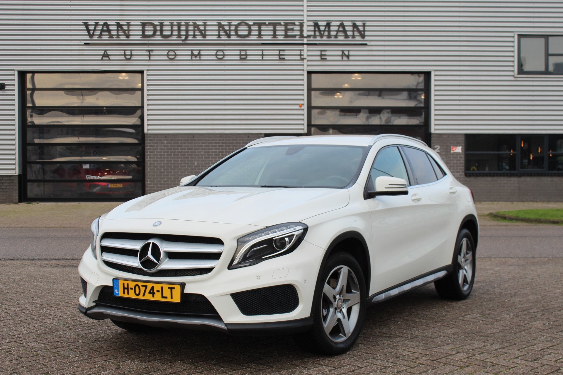 Mercedes-Benz GLA 250 4Matic AMG / Camera / Trekhaak / Xenon, Automaat, 15 km/l, 4 cilinders, Met garantie (alle)