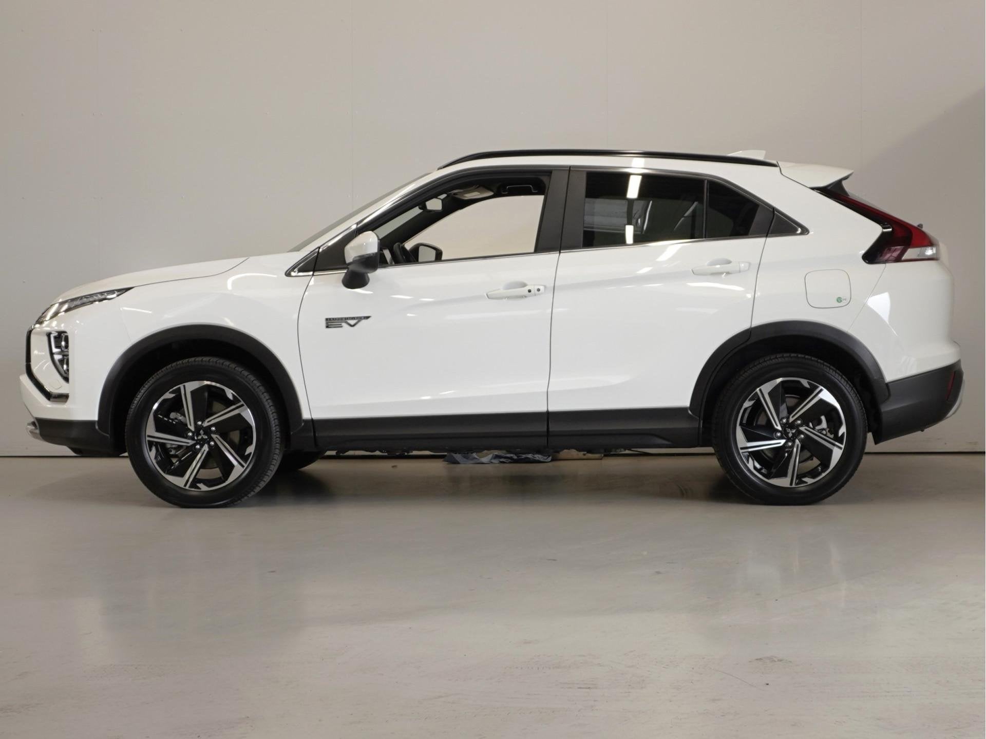 Mitsubishi Eclipse Cross 2.4 PHEV Intense+ | Navigatie | App, Auto's, 4 cilinders, Wit, Bedrijf, Vierwielaandrijving